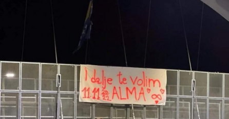 Romantični Mostarac i ove godine uputio  poruku djevojci: I dalje te volim