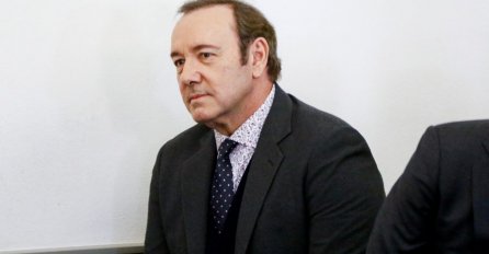 Oscarom nagrađeni glumac Kevin Spacey optužen za  sedam seksualnih napada u Velikoj Britaniji