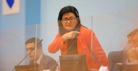 Kletva "DABOGDA ŽIVEO U ZANIMLJIVA VREMENA" je dobila novu dimenziju, a poligon za ovaj performans postala je Skupština RS (VIDEO)