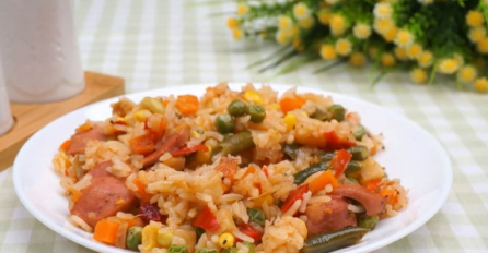 LAŽNI ĐUVEČ ZA MANJE OD POLA SATA: Jelo sa povrćem i rižom koje se samo sprema (VIDEO)