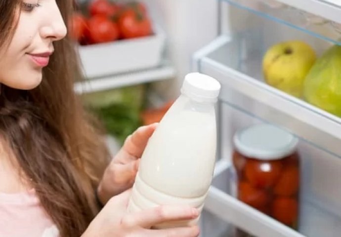 EVO ZAŠTO TREBATE DODATI MALO SOLI U OBIČNO MLIJEKO: Iznenadit ćete se kad vidite razlog