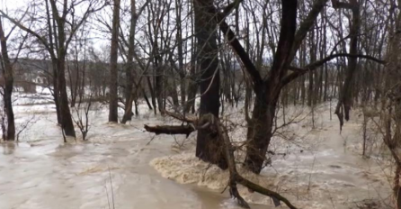 Poplave na sjeveru Albanije, oca i sina odnijela nabujala rijeka