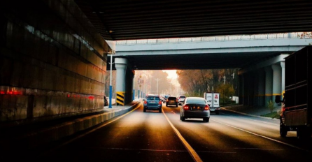 Auto udario u zid tunela, državljanka BiH prevezena u bolnicu