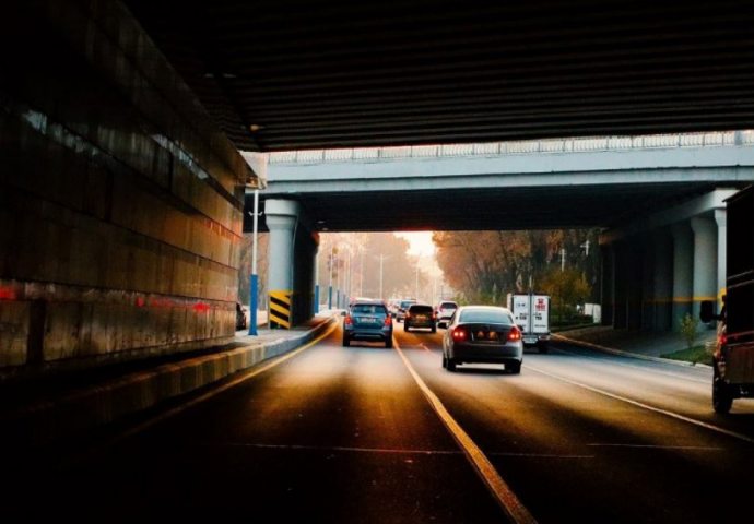 Auto udario u zid tunela, državljanka BiH prevezena u bolnicu