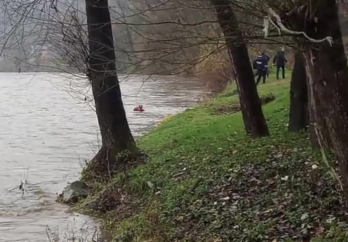 Crno jutro: Žena preminula nakon skoka s mosta u nabujalu rijeku Bosnu
