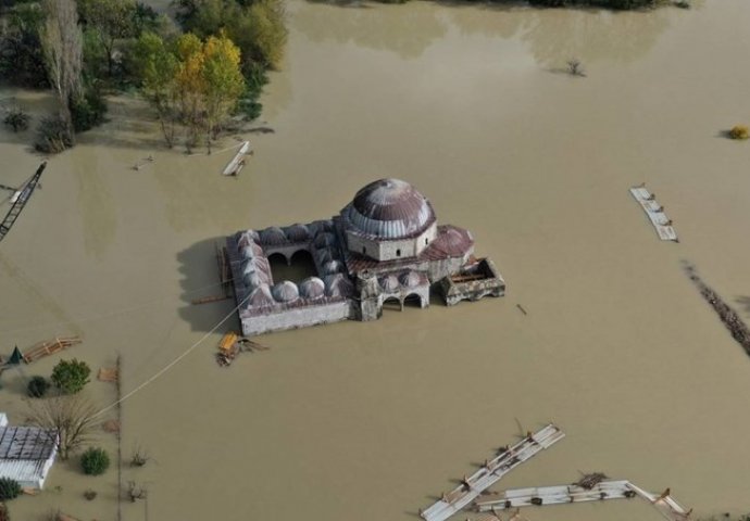 Poplave na Balkanu: Poginuli majka i dvoje djece, dječak se utopio u rijeci