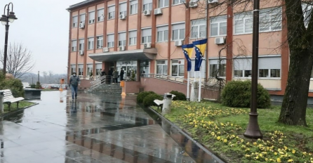 Dvoje zaposlenika vlade u Brčkom osuđeno na godinu i po zatvora, budžet oštetili za 13.700 KM