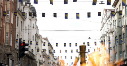 Ukrašen glavni grad BiH uoči Dana državnosti