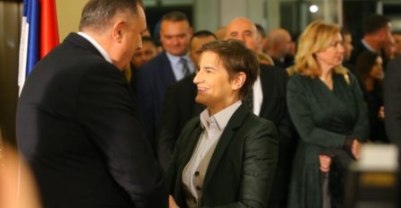 ANA BRNABIĆ NA SVEČANOSTI U BANJOJ LUCI: Poželjela Dodiku sreću - "U Srbiji imate čvrst oslonac"