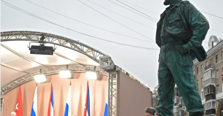 Fidel Castro je u Moskvi, ponovno u vojnoj uniformi i borbenom stavu, kao da se puno nije ni promijenilo od zadnje krize prije 60 godina kad je svijet doveden na rub