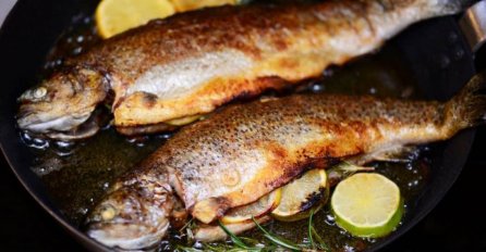 Dodajte jedan sastojak u tavu kad pržite ribu: Okus je fantastičan, a neugodni mirisi nestaju