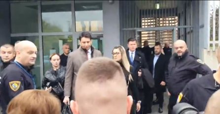 ALISA I ZIJAD MUTAP IZAŠLI IZ SUDNICE: Pogledajte reakciju ljudi ispred