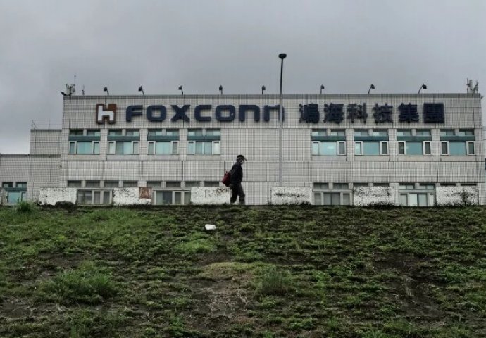 Panika u Kini: Radnici preskaču ograde i bježe iz tvornice iPhonea kako bi izbjegli lockdown zbog širenja koronavirusa