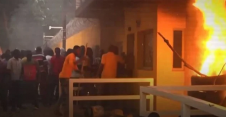 Francuska poručuje kako ne isključuju mogućnost povlačenja svojih snaga iz Burkine Faso gdje traju sve veći prosvjedi protiv francuske vojne prisutnosti