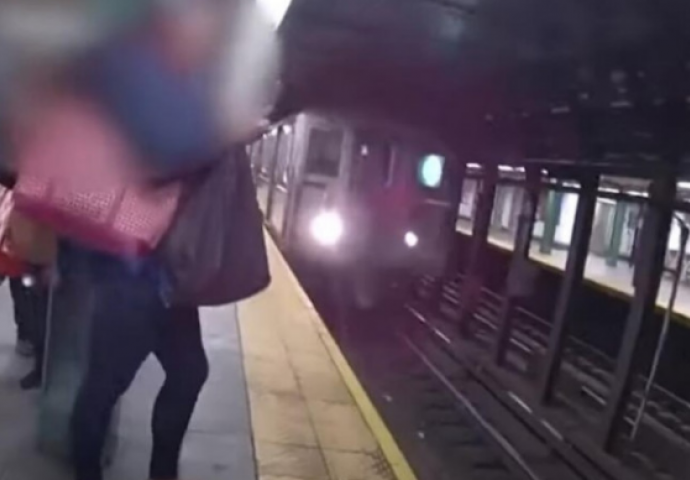 Čovjek spašen nekoliko sekundi prije nego što je naišao voz (VIDEO)