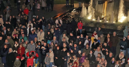 Pogledajte kako je bilo na otvorenju Adventa u Mostaru