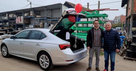 Gazda za poželjeti: Vlasnik firme iz BiH svog radnika nagradio automobilom