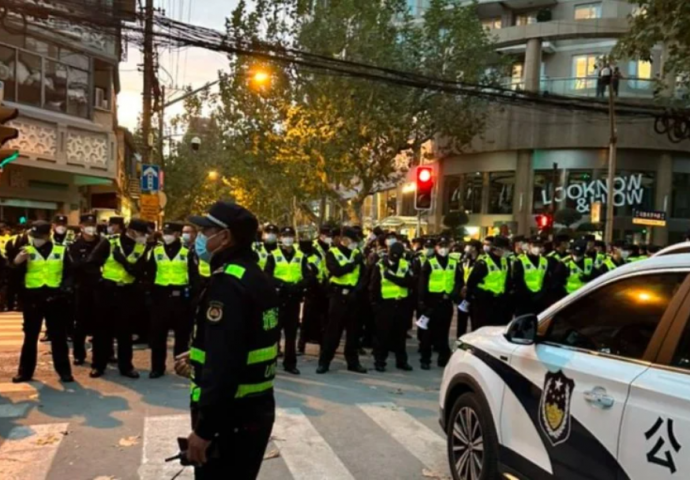 Kineske snage sigurnosti kreću u sistematsko suzbijanje protesta na ulicama Šangaja i Pekinga vladaju tišina i ogromna policijska prisutnost