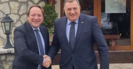  Dodik ugostio Olivera Varhelyija u poznatom restoranu 