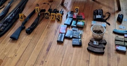 Pretresi na Sokocu: Pronađen arsenal oružja u stanovima, kućama i ugostiteljskom objektu