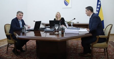 Dobra atmosfera među novim članovima Predsjedništva BiH uoči prve sjednice