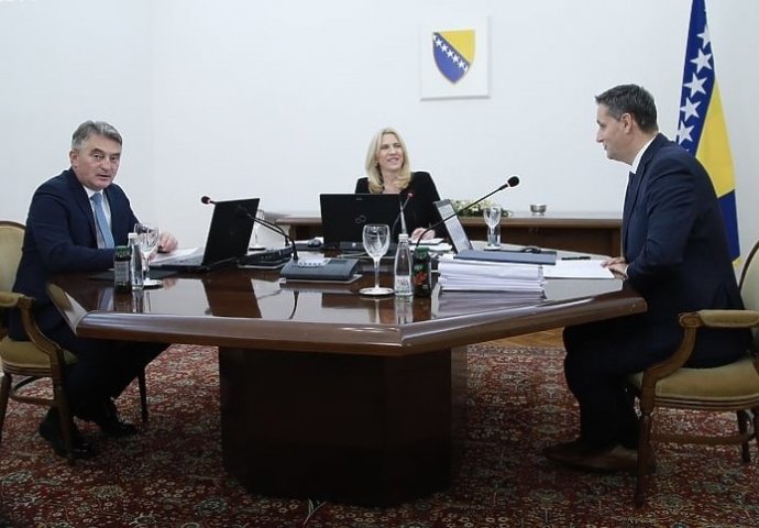 Dobra atmosfera među novim članovima Predsjedništva BiH uoči prve sjednice