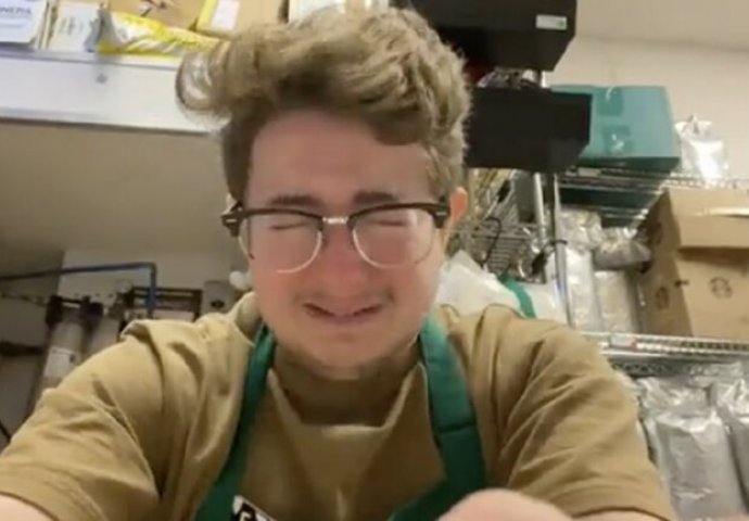IZAZVAO BROJNE REAKCIJE! Zaposlenik Starbucksa se rasplakao jer mora raditi osam sati: "Niko mi ne olakšava"
