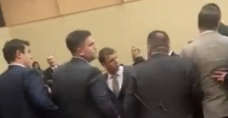 Na granici fizičkog sukoba u NSRS, Vukanovića i Rankića razdvajali ostali poslanici