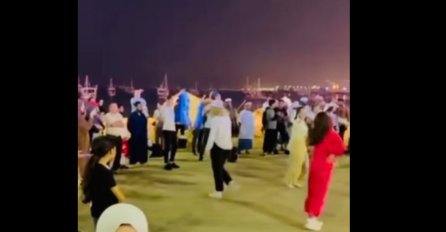 Pogledajte kako su razigrani Fojničani uz kolo oduševili prisutne u Kataru VIDEO