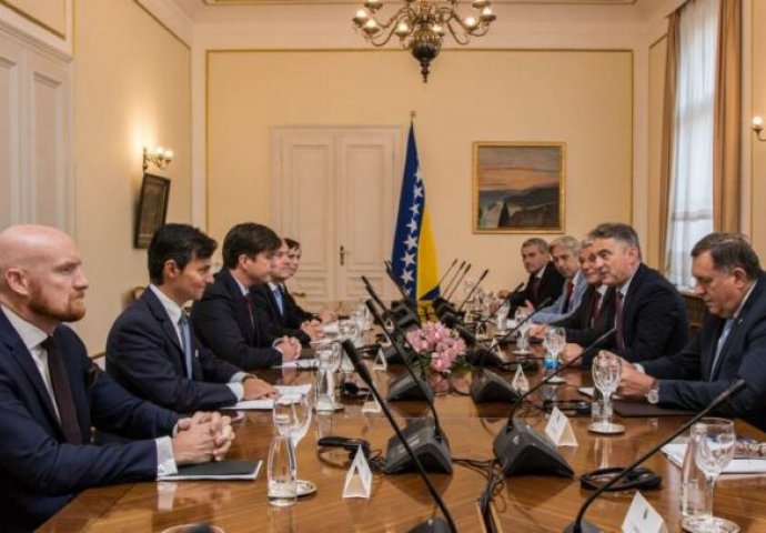 Ustavni sud odbacio Komšićev i Džaferovićev zahtjev da blokira Schmidtove odluke