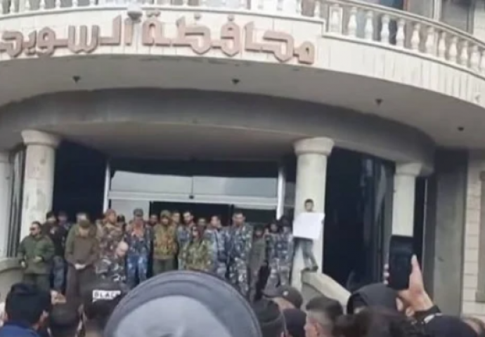 Ponovno se čuje "dolje Assad" na sirijskom jugu: nemiri izbijaju u gradu Sweida, prosvjednici upali u ured guvernera, pokušali zauzeti i policijsku postaju