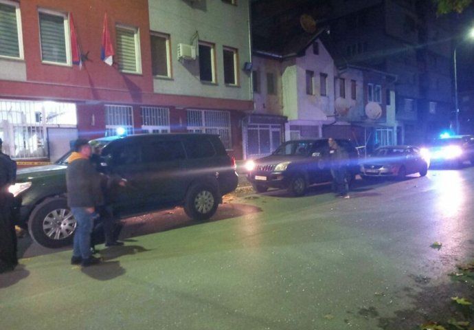 Sumnja se da je neeksplodirana bomba u kancelariji OIK u Mitrovici, čeka se KFOR