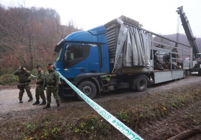 Odvezena olupina MiG-a koji je pao kod Voćina