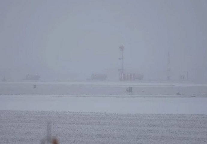 Zbog jakog snijega zatvoren aerodrom u Manchesteru