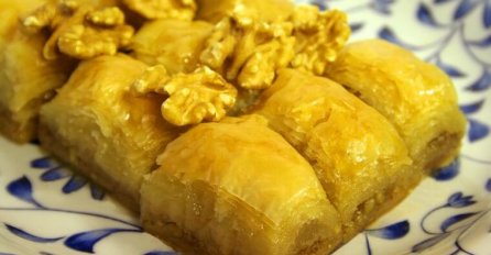 JEDNA CAKA POMAŽE DA BAKLAVA BUDE RASTRESITA I SOČNA: Recept iz stare BOSNE koji treba da zna svaka domaćica