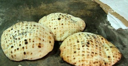 RECEPT ZA DOMAĆI SOMUN, BOLJI NEGO ONAJ IZ PEKARE: Evo kako da ga napravite sami