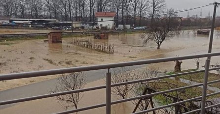 Padavine u Bihaću aktivirale klizišta, kod Prijedora odroni blokirali put