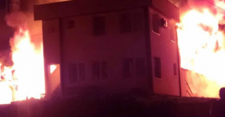 Veliki požar izbio na proizvodnoj hali u Gradačcu