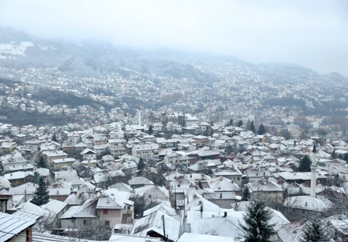 U Sarajevu pao prvi ovogodišnji snijeg (FOTO)