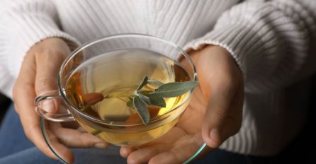 4 PREDNOSTI KOJE PO VAŠE ZDRAVLJE IMA ČAJ OD KADULJE: Zašto posebno treba da ga piju žene starije od 50. godina