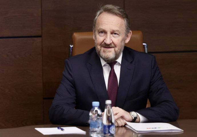 KAO GROM IZ VEDRA NEBA! “SDA neće ništa blokirati, neka ‘Osmorka’ kaže šta su obećali SNSD-u i HDZ-u”