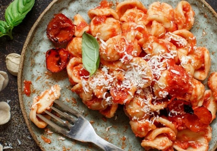 OVO SU NAJTRAŽENIJI RECEPTI NA GOOGLU u 2022: Najpoželjnije jelo je piletina "OŽENI ME" toliko je sočna i preukusna