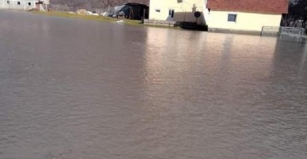 Poplave u Crnoj Gori: Kuće pod vodom u nekoliko gradova