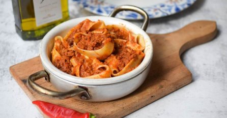 TRADICIONALNI ITALIJANSKI SPECIJALITET SPREMAN ZA SAMO POLA SATA: Recept koji će oduševiti goste za prazničnom trpezom