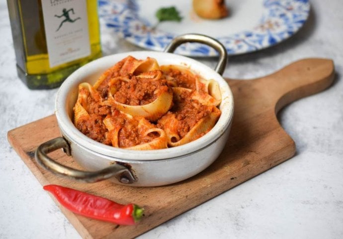 TRADICIONALNI ITALIJANSKI SPECIJALITET SPREMAN ZA SAMO POLA SATA: Recept koji će oduševiti goste za prazničnom trpezom