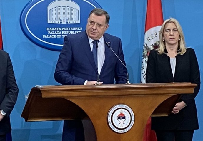 Dodik poručio Schmidtu: Nemoj da se igra sa donošenjem odluka na području RS!