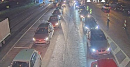 KILOMETARSKE KOLONE NA BH GRANICAMA: Na ovim graničnim prijelazima jutros se čeka više od dva sata...