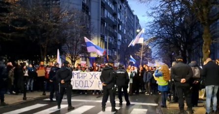 Antiratni protest ruskog društva u Beogradu: “Mir Ukrajini, Putina u Hag!”