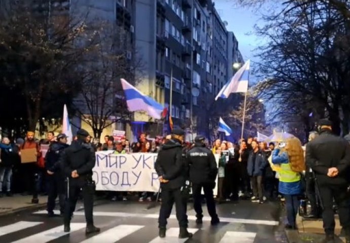 Antiratni protest ruskog društva u Beogradu: “Mir Ukrajini, Putina u Hag!”