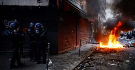 Ogromni neredi u Parizu: Na protestu Kurda došlo do sukoba s policijom (FOTO)